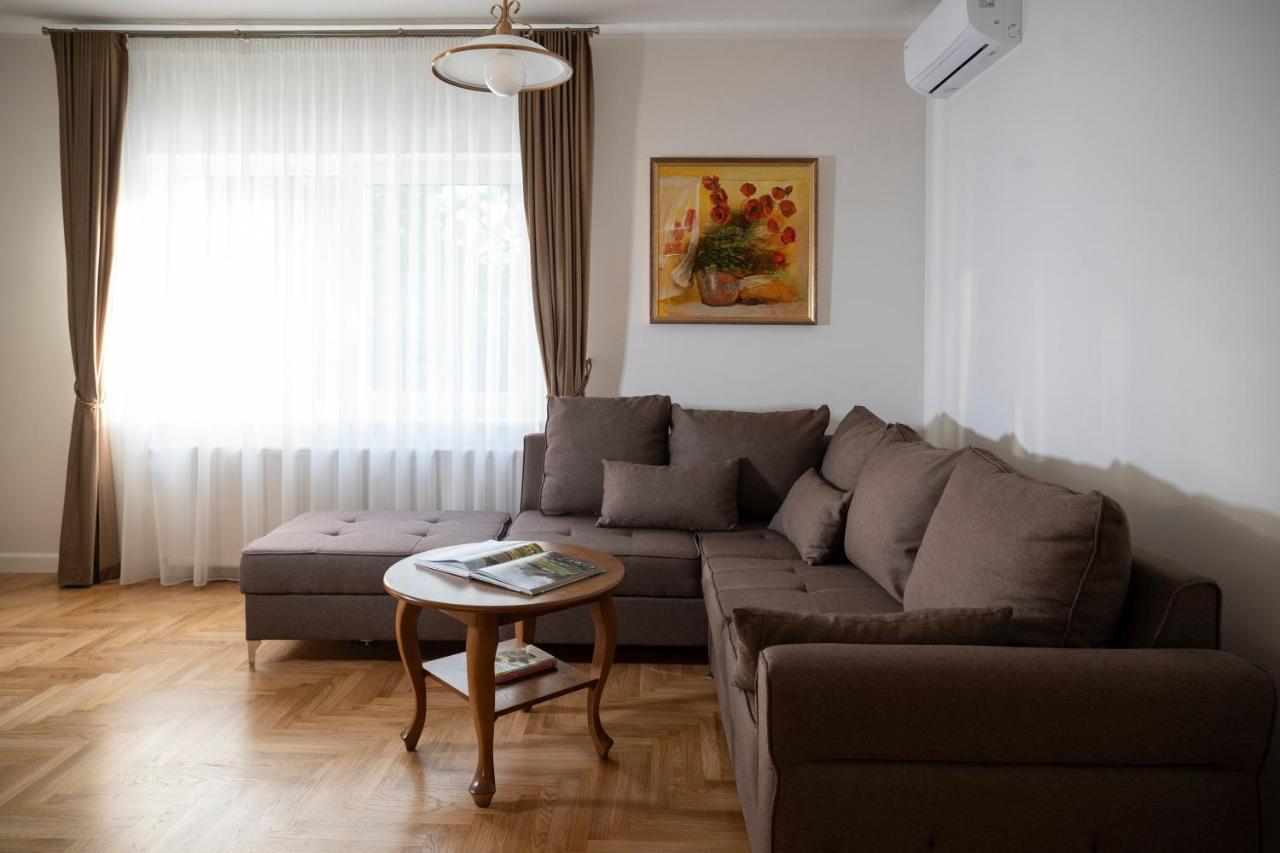 Villa Acacia Kaunas Bagian luar foto